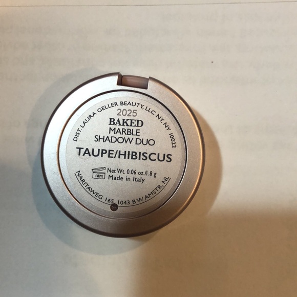 Laura Geller Baked Marble Shadow Duo in Taupe/Hibiscus-Brand new. - Picture 3 of 3